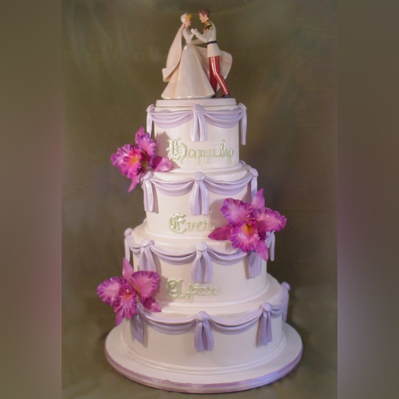 NIB Disney Cinderella & Prince Topper/Centerpiece - Picture 2 of 13